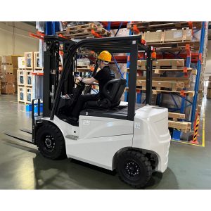 Lithium-Ion Electric Counterbalanced Pneumatic Tyre 2.5 – 3.5 ton - Image 2