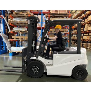 Lithium-Ion Electric Counterbalanced Pneumatic Tyre 2.5 – 3.5 ton - Image 3